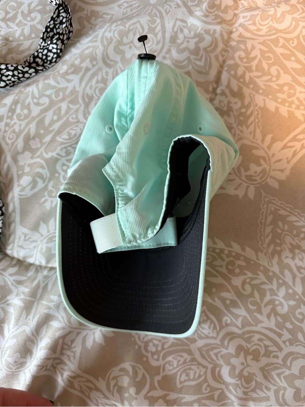 Nike Women’s Mint Green Cap with White Swoosh - Picture 2 of 2